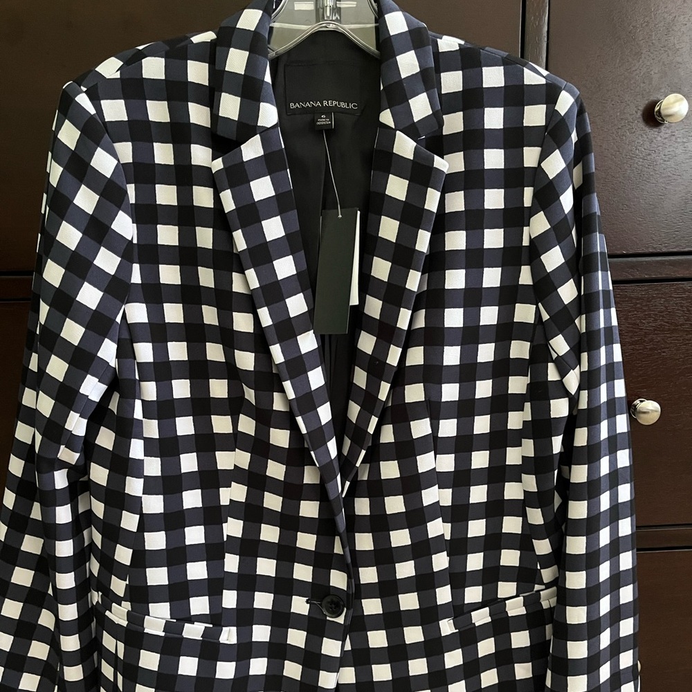 NWT Banana Republic blazer, size 6, checkered.